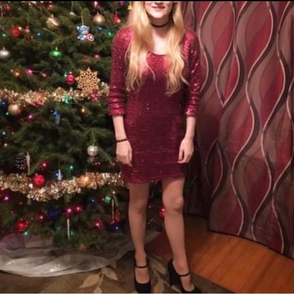 Red HalfSleeve Mini Sequin Dress - Small - Picture 4 of 4